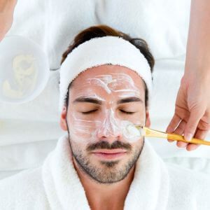 Limpieza facial masculina